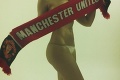 Najsexi fanúšička Man United: Modelka dráždi fotkami v drese milovaného klubu