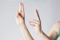 Účinná prevencia proti bolesti: Namiesto tabletiek vyskúšajte jogu prstov!
