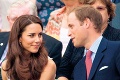 Kráľovská rodina zúri: Kate a Williama nafotili na svadobnej ceste!