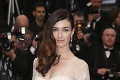 Otvárací večer v Cannes: Hviezdy prekvapil lejak, Julianne Moore vyliezali prsty