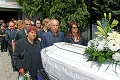 Zdrvený otec na pohrebe vojaka Ivana († 40): Nášho syna udusili policajti!