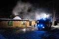 Veľkonočný pondelok: Na Horehroní hasili požiar strechy penziónu