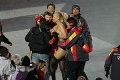 Striptíz na Sibíri! Biatlonistky vystrašil nahý fanúšik