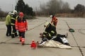 Špeciálne cvičenie záchranných zložiek: Ratovali ľudí z troch prevrátených áut!