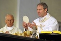 Výčitky Vatikánu na Bezáka: Homosexuálni kňazi a oblečenie!