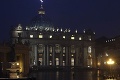 Znamenie z nebies? Po rezignácii pápeža baziliku sv. Petra zasiahol blesk