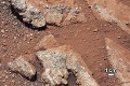 Mierny šok v NASA: Curiosity našiel na Marse igelitku!