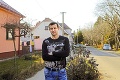 Dobrovodského vyštvali rómski susedia z domu: No mesto preňho byt nemá!