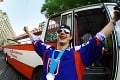Príchod strieborných hokejistov: Retrobus rozdelil Slovákov!
