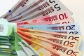 Ozbrojený lupič prepadol pobočku banky, ušiel s korisťou 6-tisíc eur