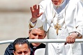 Únik dokumentov z Vatikánu: Zradili pápeža chyžná a osobný sekretár?!