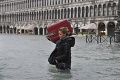 Takto sa Taliani vyrovnávajú s pohromou: Pohoda uprostred záplav