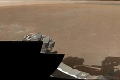 A takto sa tu máme... Sonda Curiosity poslala z Marsu prvú farebnú panorámu