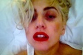 Nahá Lady Gaga: Vyliezlo na ňu hneď 17 chlapov!