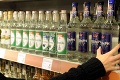 Smrtiaci alkohol v Česku zobudil aj Slovákov: Nové kolky na fľašiach?