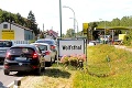 Šialenstvo v Rakúsku: Slováci čakali hodiny na benzín za 0,90 €