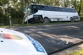 V Belgicku havaroval bus s 50 turistami, vodič je vážne zranený