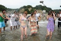 Otvorili pláž vo Fukušime: Rádioaktivita rodiny s deťmi už neohrozí!