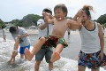 Otvorili pláž vo Fukušime: Rádioaktivita rodiny s deťmi už neohrozí!