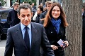 Exprezident Nicolas Sarkozy dostal rok domáceho väzenia: Takto ho vítala krásna manželka