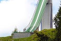 Veľký mostík na Štrbskom Plese: Hrdzu zatreli farbou, tribúny rozpílili