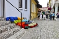 Umelci obsadili centrum Košíc: Viseli z rímsy aj dolu hlavou!
