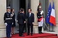 Striedanie stráží v Paríži: Francois Hollande sa ujal funkcie prezidenta