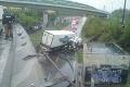 Žilina: Kamión zletel z mosta, šofér sa pri nehode ťažko zranil