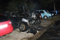 Podpaľač vyčíňal: V Piešťanoch v noci horeli tri autá!