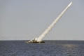 Irán úspešne otestoval rakety dlhého doletu: USA hrozia vojenským zásahom