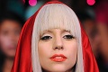 Provokačná Lady GaGa opäť nesklamala: V najnovšom klipe rodí!