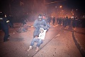 Divoký protest Gorila: Policajti použili na demonštrantov slzný plyn!