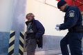 Mestskí policajti rozdávali bezdomovcom ohrievače tela!