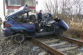 Záhorie: Mladík v mazde prežil zrážku s osobným vlakom
