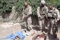 Americká armáda už má mená vojakov, ktorí močili na mŕtvych Talibancov