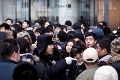 iPhonemánia v Číne: Zamestnanci zo strachu obchod neotvorili
