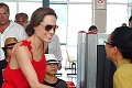 Bláznivá Angelina: Zbiera krvavé náplasti svojich detí