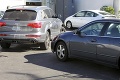 Ooops! Jessica Alba nevie parkovať: Nacúvala do stojaceho auta