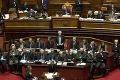 Taliansko krachuje, no poslanci dostávajú 15-tisíc eur mesačne