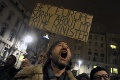 V Budapešti to vrelo: Do ulíc vyšlo 100-tisíc nespokojných Maďarov