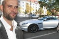 Chcete Aston Martin? Robte reklamu na autobazár ako Slávik!