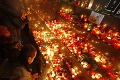 Česko v slzách: Za Havla († 75) horeli tisíce sviečok a štrngali kľúče