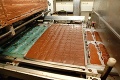 Továreň na čokoládu: Namiesto Mikulášov vyrábajú veľkonočné zajace!