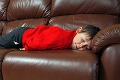 Chlapec prespí aj 19 hodín denne: Po vakcíne dostal spavú chorobu