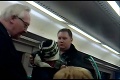 Cestujúci nezniesol drzého puberťáka a vyšmaril ho z vlaku