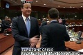 Británia sa izolovala, Sarkozy ani ruku nepodal Cameronovi