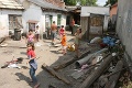 Rómovia v Malackách: Dobrovoľníci ich chcú prevychovať!