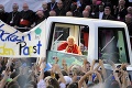 Dostal výnimku: Pápež za nepripútanie nemusí platiť pokutu