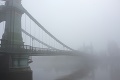 Vyčíňanie počasia: V Británii sa pre hmlu nelieta, v Španielsku sú záplavy
