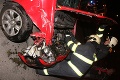 Kuriózna nehoda pri nemocnici: Vodička otočila auto na strechu!